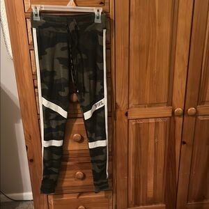 VS Camo leggings